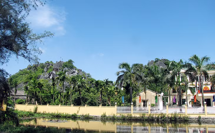 Núi Canh - chiến luỹ đá khẳng định tinh thần và ý chí của du kích Đông Triều trong cuộc kháng chiến chống Pháp.