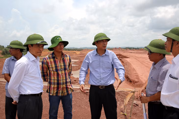 Đồng chí Bí thư Tỉnh ủy kiểm tra tiến độ dự án Cảng hàng không Quảng Ninh.