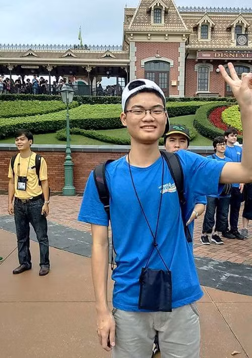 Xuân Trung trong chuyến vui chơi tại Disneyland Hồng Kông vừa qua Ảnh: NVCC