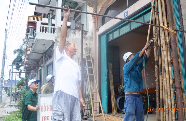 Người dân phường Quang Trung tự giác tháo gỡ công trình vi phạm
