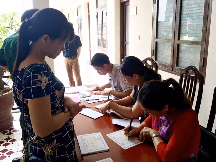 Các tập thể, cá nhân đăng ký tham gia ủng hộ Quỹ "Đền ơn đáp nghĩa" năm 2016