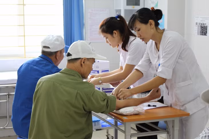  và cấp phát thuốc miễn phí, tư vấn các kiến thức về rèn luyện thân thể, tăng cường sức khỏe và phòng bệnh, một số bệnh lý tim mạch phổ biến, từ đó nâng cao ý thức giữ gìn sức khỏe…