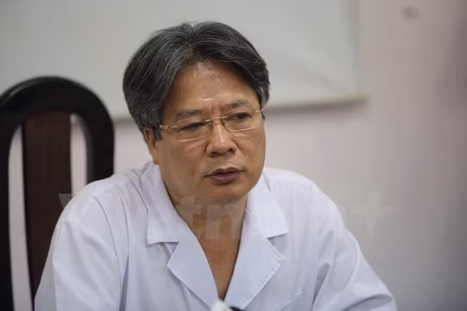 Giáo sư Trần Bình Giang khẳng định, bệnh viện sẽ chăm sóc bệnh nhân bị mổ nhầm chân với điều kiện tốt nhất để đảm bảo sức khỏe. (Ảnh: Minh Sơn/Vietnam+)