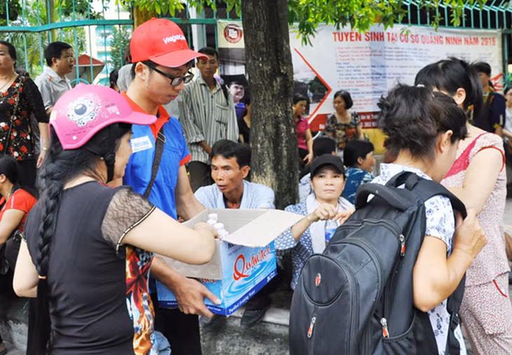 Sinh viên tình nguyện 