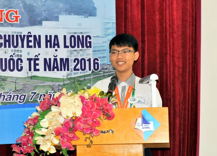 Em Nguyễn Ngọc Minh Hải phát biểu cảm ơn lãnh đạo tỉnh, gia đình, thầy cô và bạn bè.