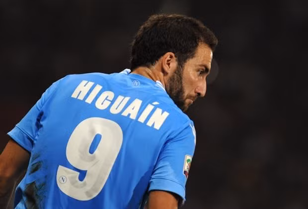 Atletico từng chi đậm cho Higuain. Ảnh: Internet.