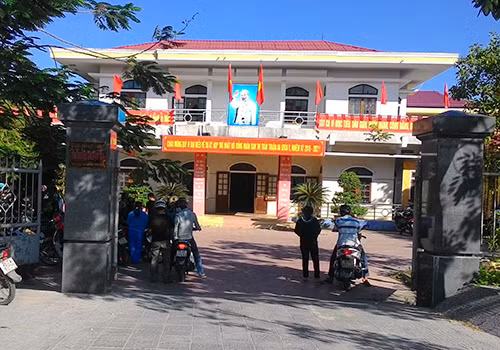 UBND thị trấn Thuận An, huyện Phú Vang (Thừa Thiên - Huế) - nơi ông Trần Bôn công tác.