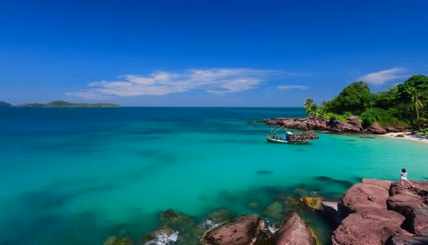  Hòn Móng Tay (thuộc quần đảo An Thới, Phú Quốc, Kiên Giang), được ví von với cái tên khá mỹ miều là 