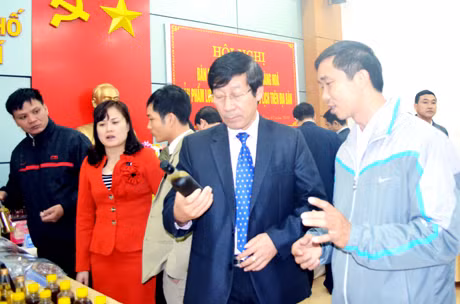 TP Uông Bí trưng bày các sản phẩm tham gia chương trình OCOP tại Hội nghị phát triển sản phẩm hàng hoá, sản phẩm lưu niệm tháng 12 vừa qua.