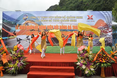 Màn biểu diễn văn nghệ tại buổi lễ xuất quân 