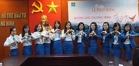 Cán bộ nhân viên Ban Xúc tiến và Hỗ trợ đầu tư nở nụ cười thân thiện.
