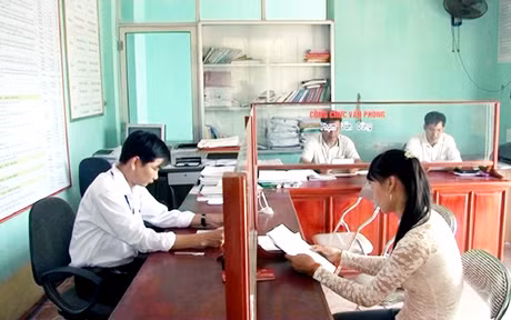 Bộ phận một cửa của UBND xã Quảng Chính, huyện Hải Hà.