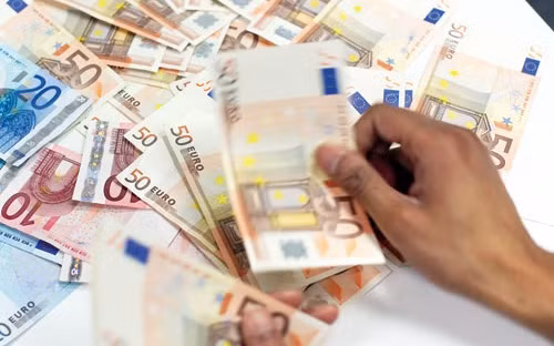 Hai đồng ngoại tệ được SSI điểm lại là Euro và Yên Nhật, đã giảm rất mạnh so với VND trong năm 2014.