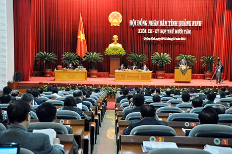  Quanh cảnh phiên họp HĐND tỉnh thứ 18 HĐND tỉnh khóa XII.
