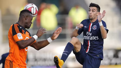 Pastore (phải) là miếng ghép Juventus đang cần ở hàng tiền vệ