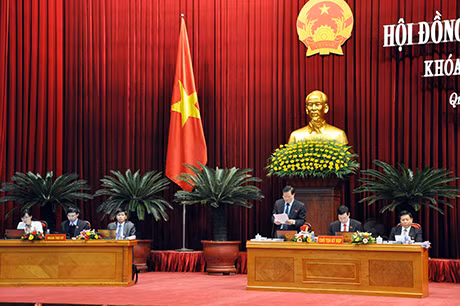 Đồng chí Nguyễn Như Hiền, Phó Chủ tịch Thường trực HĐND tỉnh điều hành phiên họp chiều nay.