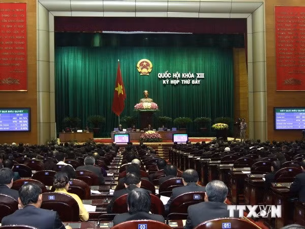 Quốc hội biểu quyết thông qua Nghị quyết về chất vấn và trả lời chất vấn tại kỳ họp thứ 7, Quốc hội khóa XIII. (Ảnh: An Đăng/TTXVN)