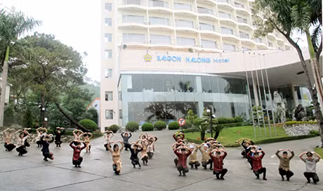 Tại khách sạn Sài Gòn Hạ Long.
