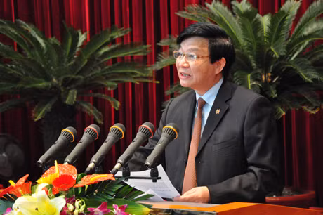 Đồng chí Nguyễn Mạnh Hà, Giám đốc Sở Công Thương giải trình chất vấn tại Hội trường.