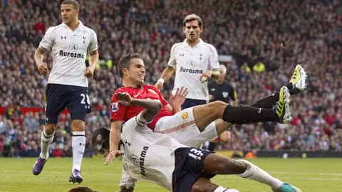 Van Persie và đồng đội sẽ lại vấp ngã trước Tottenham