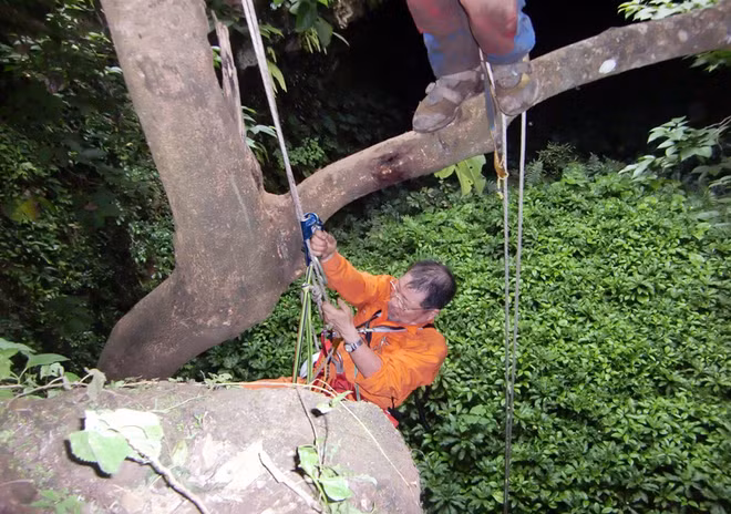  Nhiều hang động có cửa hang cao hàng chục mét. Để xuống phải dùng đến thang dây chuyên dụng. UBND tỉnh Đăk Nông đang phối hợp với Bảo tàng Địa chất Việt Nam xây dựng đề cương quy hoạch hệ thống hang động dọc sông Sêrêpốk thành công viên địa chất toàn cầu.