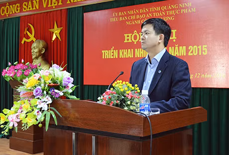 Đồng chí Lê Quang Tùng, Phó Chủ tịch UBND tỉnh phát biểu tại hội nghị