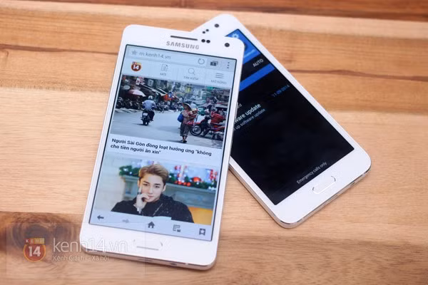 Samsung Galaxy A3 và Samsung Galaxy A5 được ông lớn công nghệ Hàn Quốc định vị ở phân khúc tầm trung.