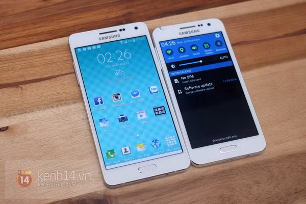 Dù vậy, Galaxy A3 chỉ nặng 110,3 g trong khi đó Galaxy A5 nặng 123 g.
