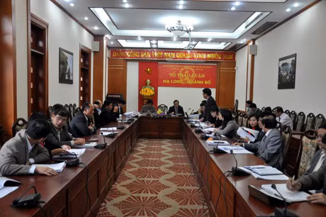 Các ĐB Tổ Hạ Long-Hoành Bồ sôi nổi thảo luận về các vấn đề liên quan