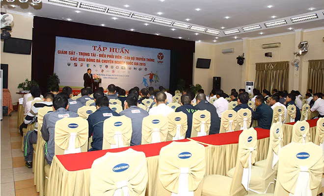 Lớp tập huấn giám sát, trọng tài, điều phối viên, cán bộ truyền thông các giải bóng đá chuyên nghiệp Việt Nam 2015 diễn ra trong 2 ngày