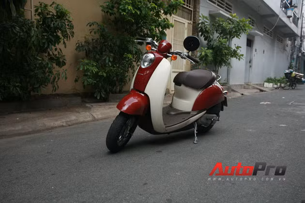 Với trọng lượng chỉ 70kg, chiếc xe là một trong những chiếc Scooter nhỏ nhất trên thị trường