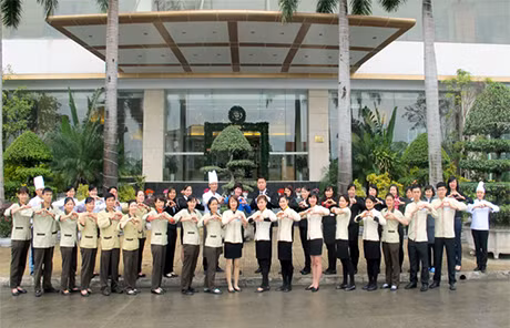 Chi đoàn Khách sạn Mường Thanh Quảng Ninh hưởng ứng “Nụ cười Hạ Long”
