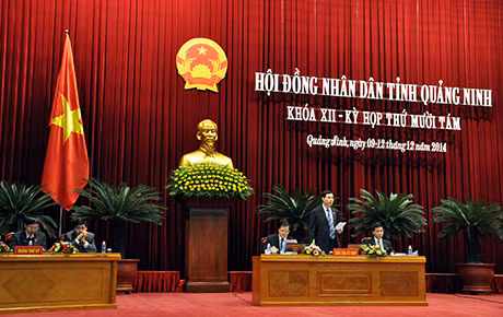 Chủ tọa kỳ họp điều hành phiên thảo luận.
