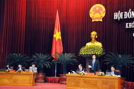 Đồng chí Nguyễn Đức Long, Phó Bí thư Tỉnh ủy, Chủ tịch HĐND tỉnh điều hành phiên thảo luận tại Hội trường.