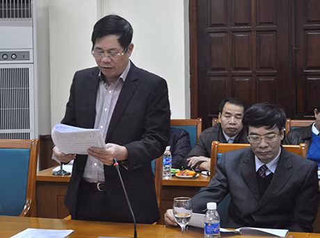 Lãnh đạo Sở Tài chính báo cáo về số thu ngân sách năm 2014.