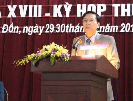 Đồng chí Nguyễn Văn Đọc, Phó Bí thư Tỉnh ủy, Chủ tịch UBND tỉnh phát biểu tại kỳ họp.