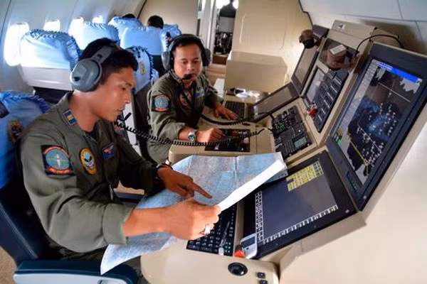  Lực lượng không quân Indonesia tham gia tìm kiếm máy bay AirAsia QZ 8501. (Nguồn: Reuters)