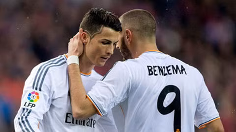 Benzema (phải) âm thầm hy sinh để Ronaldo tỏa sáng