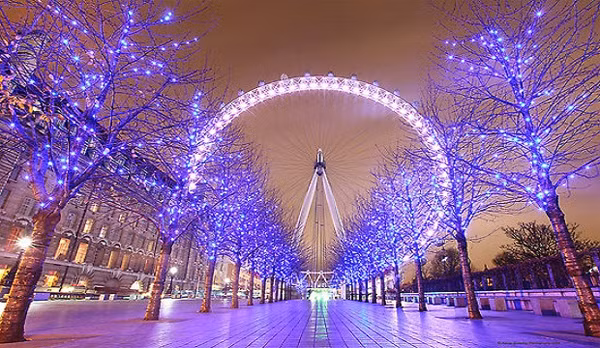 Những khu chợ Giáng sinh, công viên Hyde Park, vòng quay khổng lồ London Eye, Big Ben... là những địa điểm không thể bỏ qua trong dịp lễ Noel.