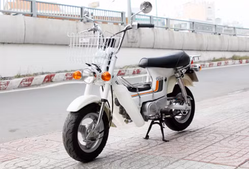 Chiếc Honda Chaly 50 được làm mới bắt mắt.