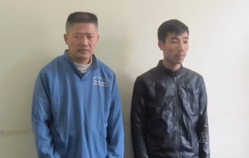 Hai đối tượng Trần Anh Thơ và Lê Thanh Tú tại cơ quan công an