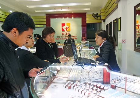 Nhiều nhà đầu tư hi vọng thị trường vàng 2015 sẽ khởi sắc hơn.