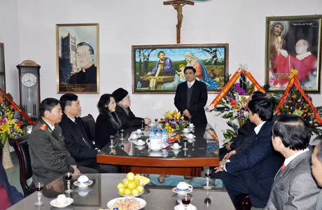 Đồng chí Phạm Minh Chính, Bí thư Tỉnh ủy thông báo khái quát tình hình phát triển kinh tế xã hội trên địa bàn tỉnh năm 2014