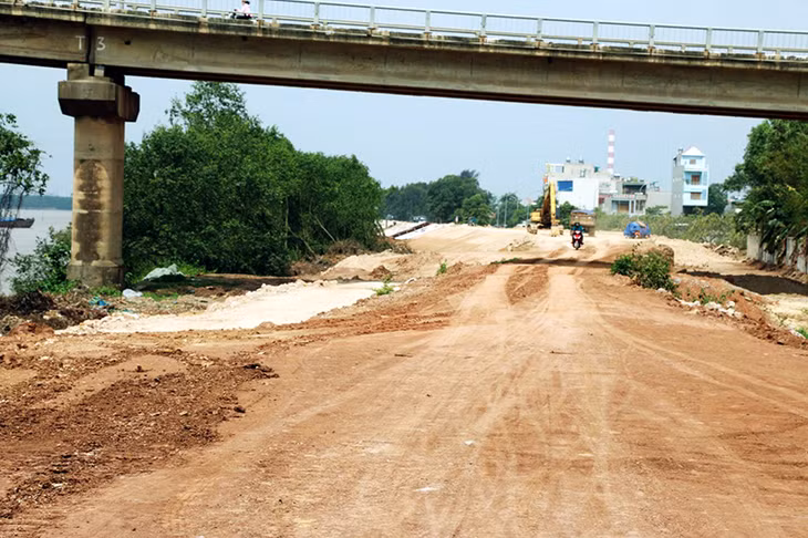 Tuyến đê Quảng Yên - Yên Giang, TX Quảng Yên có chiều dài gần 7km đang được nhà thầu đẩy nhanh tiến độ thi công.