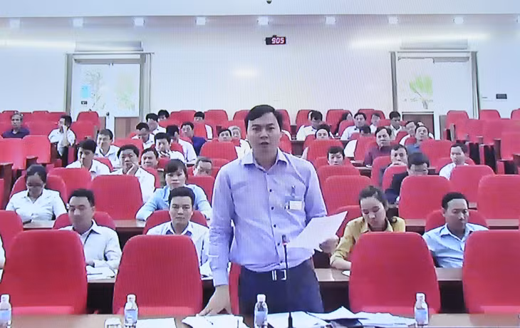 lãnh đạo UBND thành phố Cẩm Phả phát biểu tại hội nghị