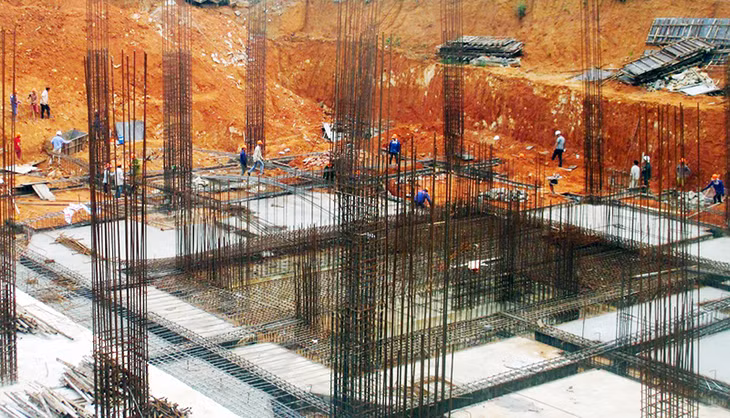 Công trình Trụ sở liên cơ quan số 3 (phường Hồng Hà, TP Hạ Long) thực hiện nghiêm công tác ATVSLĐ.