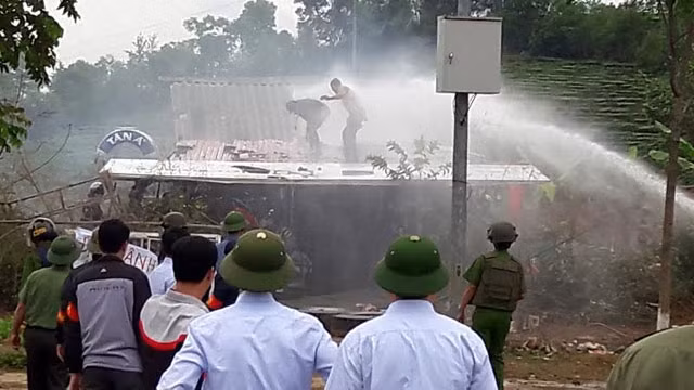 Cơ quan chức năng phải sử dụng các biện pháp nghiệp vụ nhằm khống chế các đối tượng khi các đối tượng sử dụng vũ khí tự chế chống lại người thi hành công vụ.