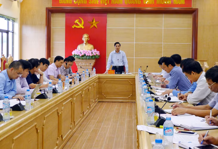 Đồngg chí Vũ Văn Diện, Phó Chủ tịch UBND tỉnh phát biểu chỉ đạo tại buổi làm việc với huyện Tiên Yên