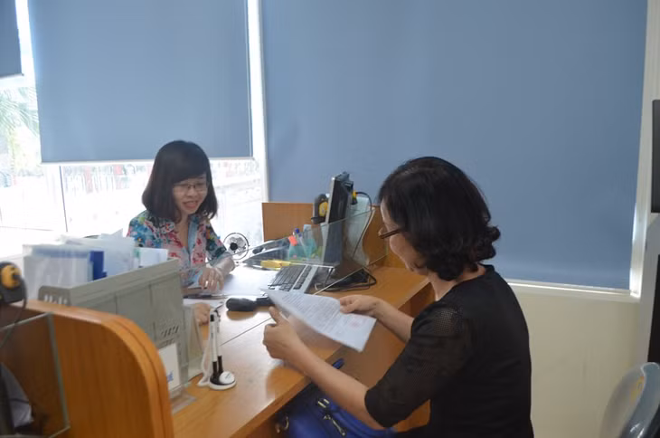 Giao dịch khách hàng tại Cục thuế Quảng Ninh.