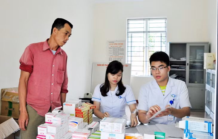 Với những bệnh thông thường, người dân được phát thuốc miễn phí, tư vấn, hướng dẫn phòng, chống bệnh tật. 